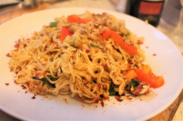 Mie Nudeln mit Paste Mie Nudeln mit Paste